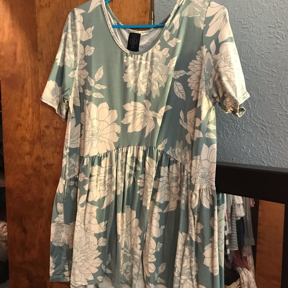 Ruffled floral tee